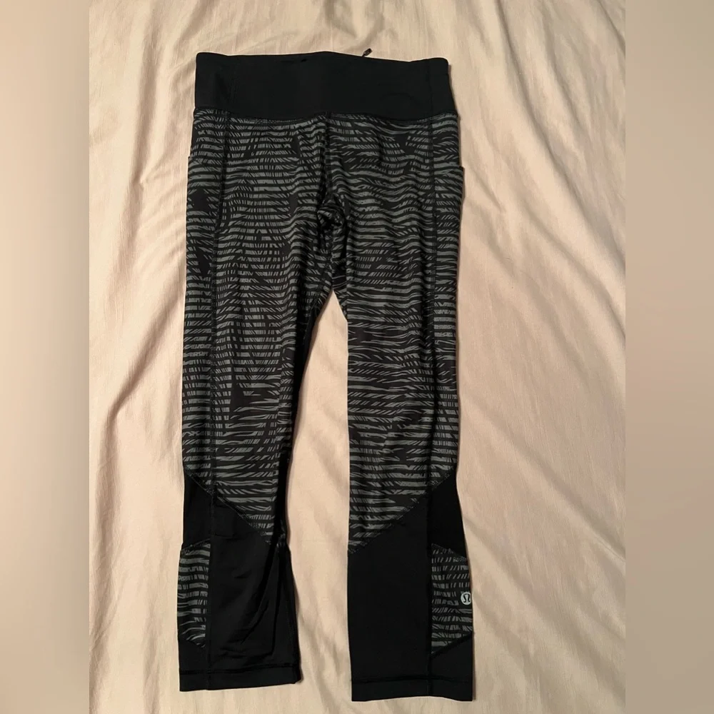 Lululemon Pace Rival Crop Full-On Luxtreme Stripe Play Size 4